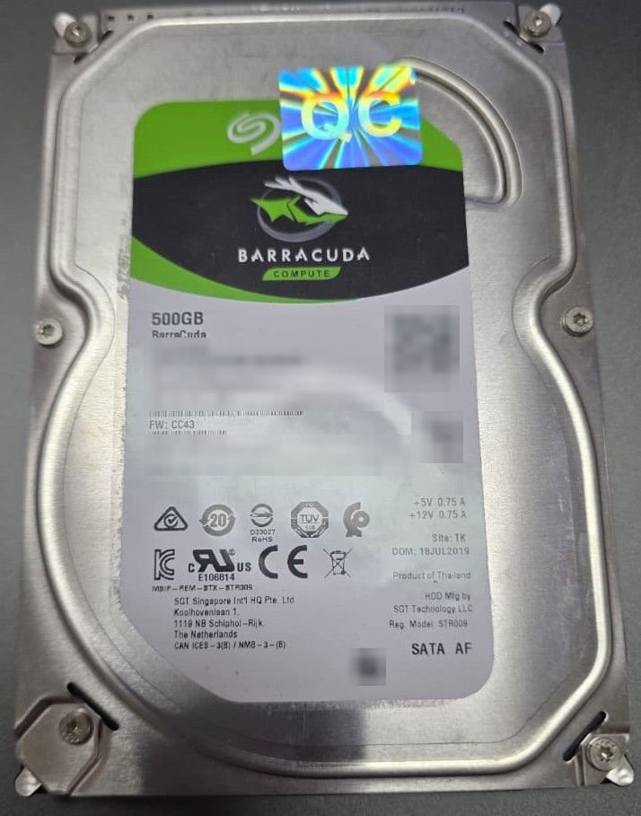 HDD Seagate BarraCuda 500 GB ukuran 3,5 inci buatan Juli 2019 yang mulai berbunyi bip dan bergetar di PC kantor, nomor seri disamarkan
