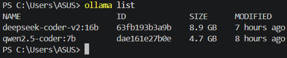 Hasil perintah ollama list di PowerShell menampilkan deepseek-coder-v2:16b 8,9 GB dan qwen2.5-coder:7b 4,7 GB